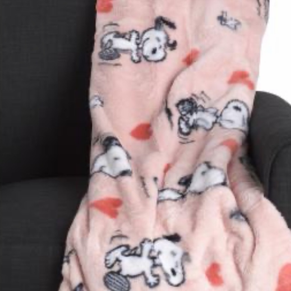 Peanuts Snoopy & Woodstock Faux Fur Hearts Pink Plush Blanket - Picture 1 of 3